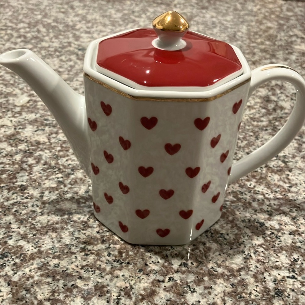 Grace Teaware Teapot. Heart design